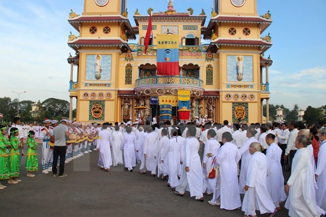 ថ្នាក់ដឹកនាំគណៈកម្មាធិការមជ្ឈឹមរណសិរ្សមាតុភូមិវៀតណាមបានទទួលជួបតំណាងមន្ត្រីសមាគមសាសនា Cao Dai វៀតណាម - ảnh 1